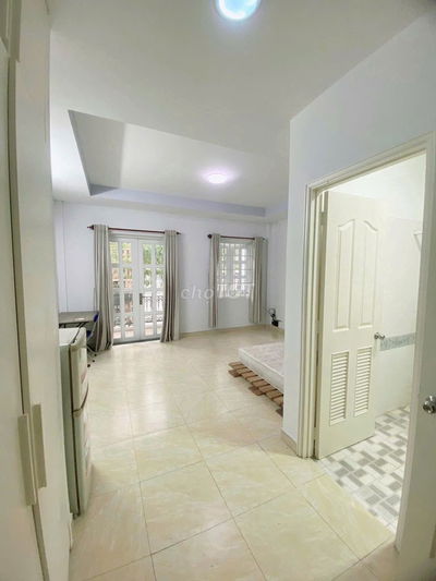 Phòng full nt, cách TĐT, ĐH mở 5 phút chạy xe