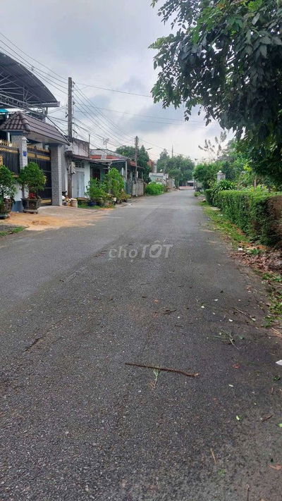 Chủ bán đất sát quốc lộ 13 , gần chợ , trường học, gần khu DL Đại Nam