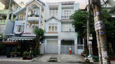 🔥🔥🔥 BIỆT THỰ 1 TRỆT 2 LẦU GARA Ô TÔ 8,2x16 KDC PLA QUẬN 9