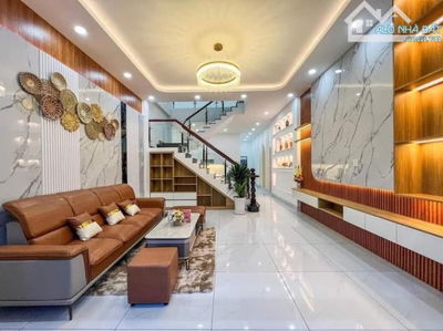 Sang tên căn nhà ngay Út Tịch, Tân Bình. Giá: 2.4 tỷ/ 60m2. Sổ hồng riêng công chứng ngay