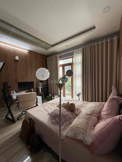 Phọng rộng - sạch sẽ cho thuê - full nội thất - có máy lạnh