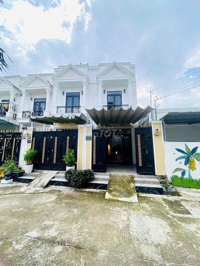 CẦN BÁN NHÀ NGÃ TƯ GA THẠNH LỘC 15 LIỀN KỀ GÒ VẤP CÁCH SÂN BAY TSN10KM