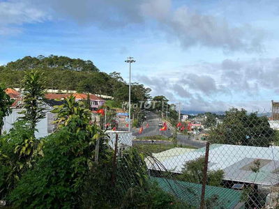 Cần tiền đóng thuế bán rẻ căn nhà Trại Mát sổ riêng, đường ô tô