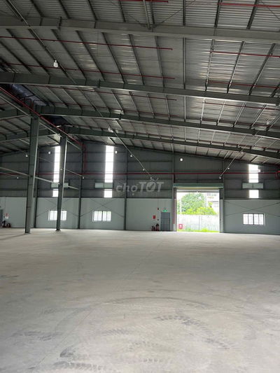 Cho thuê xưởng mỹ hạnh nam dt 2000m giá 100 tr