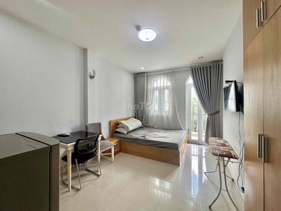 cho thuê căn hộ studio cửa sổ ban công thoáng gần Bùi Viện, Metro