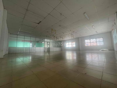 Cho thuê studio 190m2 giá mềm