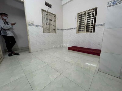 Cho thuê phòng trọ - nhà vệ sinh trong phòng, có sẵn tủ lạnh, tủ đồ