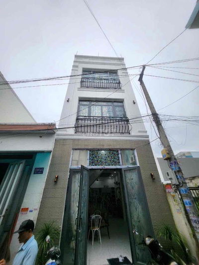 Bán Gấp CĂN NHÀ 4 LẦU 4PN SÂN THƯỢNG TRƯỚC SAU HẺM XE HƠI  SHR 4OM