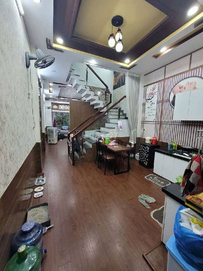 Nhà hẻm xe hơi , không gian thoáng mát, gần mọi tiện ích xung quanh...