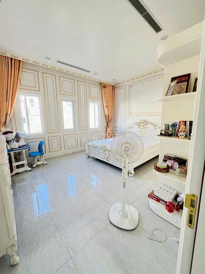 CỰC HIẾM, BÁN NHÀ XUÂN THỦY, 5 NGỦ, THANG MÁY, Ở SƯỚNG, 10M RA PHỐ