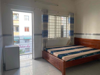 Phòng full nội thất cửa sổ ban công rộng  3.300.000-4.500.000