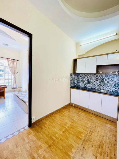 CHO THUÊ CĂN HỘ 1PN BAN CÔNG TÁCH BẾP NGAY TRƯỜNG SA QUẬN 3