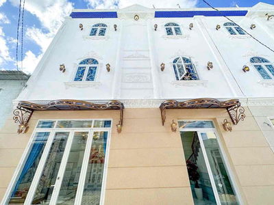 Nhà 3 tầng mặt tiền ngang 10m gần trường đại học Y Dược Cần Thơ