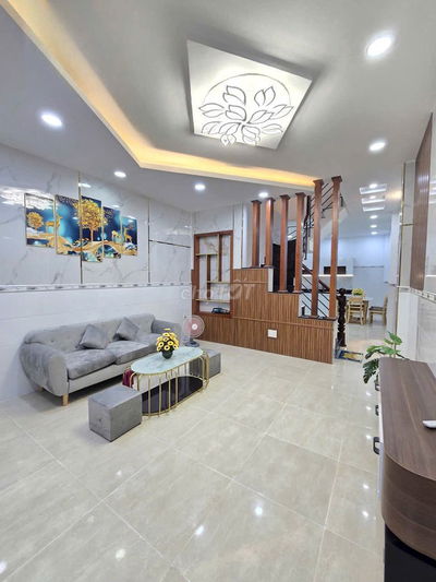 Nhà Đúc 3 tấm, dt: 4x16, đường Mã Lò, giáp Lê Văn Quới