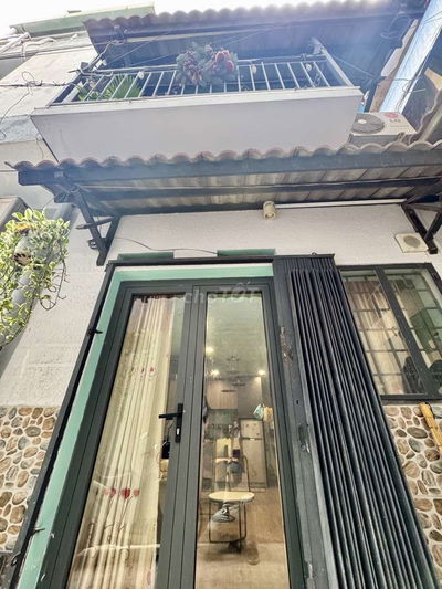 Gần ST Emart Phan Văn Trị, Công Viên Gò Vấp, Nhà 2 Tầng 2 PN