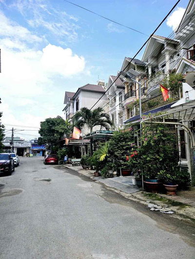 Nhà phố 3 tầng 270m sàn xd, full nội thất trong kdc cao cấp Dĩ An