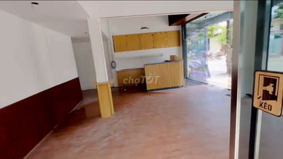 Cho thuê mặt bằng thị trấn Hóc Môn, chiều ngang 15m tổng diện tích 130