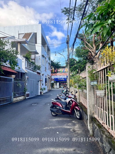 BÁN NHÀ 3 TẦNG SÁT CẠNH CAO ĐẲNG THƯƠNG MẠI