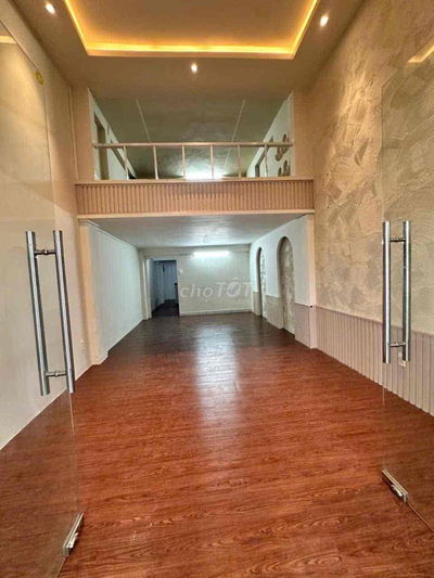 Cho thuê nhà đẹp 4 tầng đường 3/2 Quận 10 - Ngay Vạn Hạnh Mall