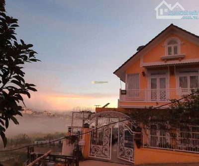 Villa - Mặt tiền - 3 tầng - 5 phòng - Sổ riêng - đường Trần Quang Khải, Phường 8, Đà Lạt