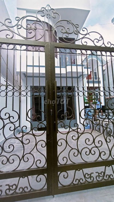 nhà 6.5 triệu - 3 phòng ngủ có sân đậu ô tô gần BV Phụ Sản Cần Thơ