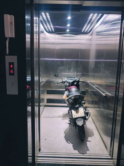 Cho thuê phòng tầng trệt 
 Có gác. Dtsd 20m2
 Có chổ đỗ xe hơi