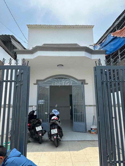 Cho thuê nhà mới keng Hiệp thành q12 4PN hẻm xe hơi giá 8tr sân để xe