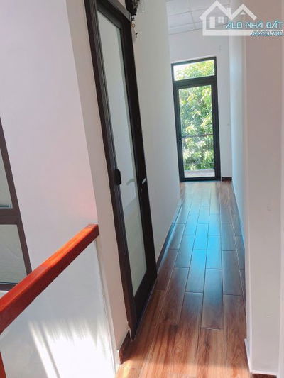 Cần bán gấp căn nhà đường Thi Sách, Hải Châu. Ô tô vi vu, ô tô đỗ trước cổng.