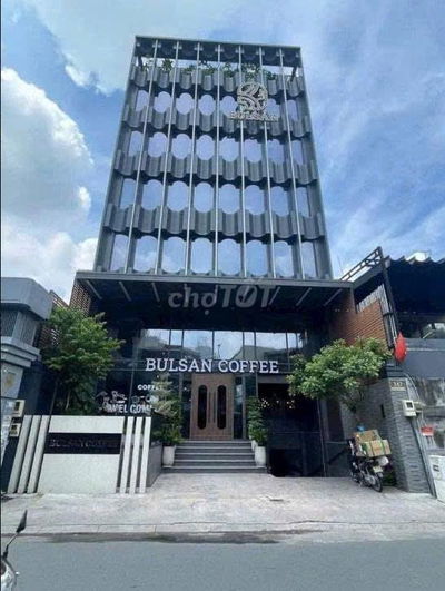 TÒA NHÀ MẶT TIỀN ĐƯỜNG ĐỐI DIỆN TRƯỜNG HỌC KẾ BÊN CHỢ BÀ CHIỂU