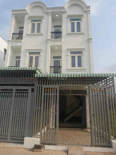 CẦN BÁN NHÀ NGAY UỶ BAN XÃ BÌNH MỸ