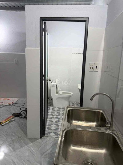 Nhà trọ có gác mới xây ngay đường Nguyễn Văn Tăng gần khu CNC Q.9