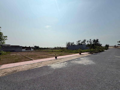 lô góc diện tích 103m2 mặt tiền 5.8m bãi tắm quất lâm nam định