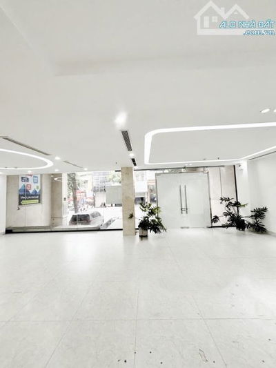 Cho thuê 450m mặt tiền Phố Huế, ngang 14m, giá chỉ 160 triệu, hợp thương hiệu, cao cấp