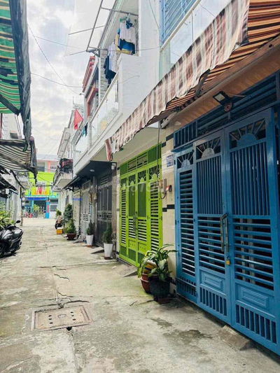 BÁN NHÀ NHỈNH 4 TỶ- HẺM XE HƠI - GẦN EMART GÒ VẤP