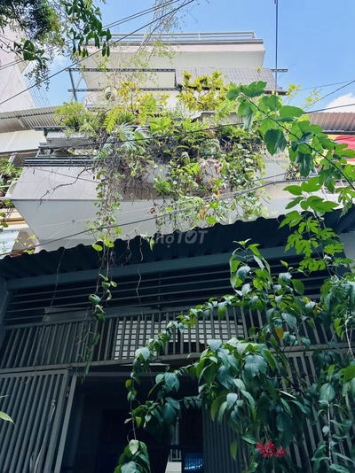 NHÀ ĐẸP 3 TẦNG, HXH BÀNH VĂN TRÂN, DTXD 48M² + 3PN+SÂN, CHỈ 4.9 TỶ!