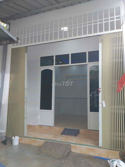 Nhà cấp 4 (1 trệt, 1 lửng). DT 65m2; 2 phòng ngủ