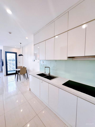 Bán gấp căn studio tòa S302, 32m2, 2tỷ335 full đồ xịn, gần hồ, Đông Nam, Vinhomes Smart City