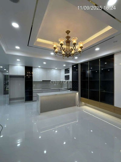 Chính chủ cho bán căn hộ sân vườn lớn, hoàn thiện, có TL cho KH mua