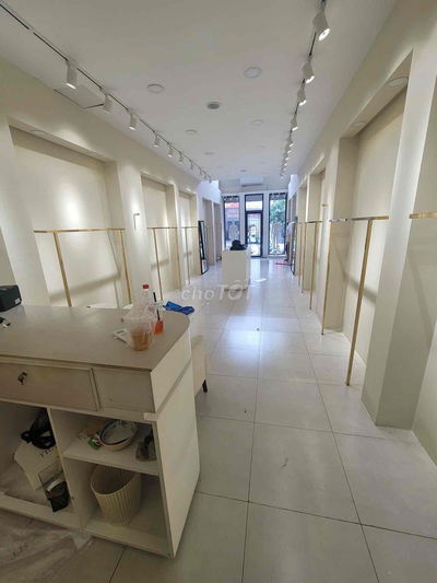 Cần Cho Gấp Mặt Tiền Đường Nguyễn Trãi Quận 1