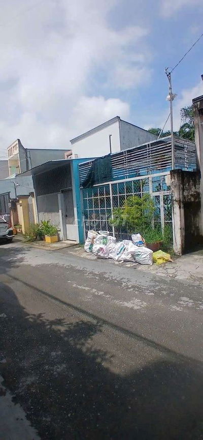 GấpBán NhàSHRmặt tiền nhựaTânXuân 7 kd buôn bán OK 4*20m Giá 4tỷ 200tr