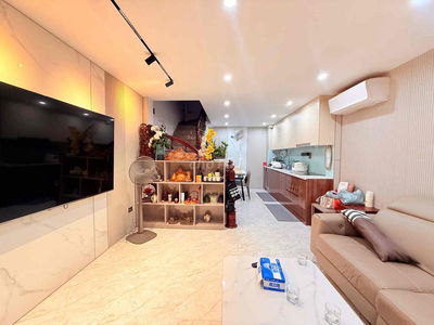 Nhà đẹp gần Hồ Tây, Lạc Long Quân 43m², 5 tầng, dân xây ở,  thoáng.