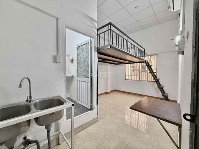 PHÒNG GÁC MÁY LẠNH - CỬA SỔ TRỜI SIÊU THOÁNG