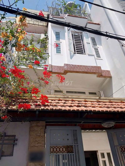 CHO THUÊ NHÀ ĐẸP HẺM XE HƠI VỊ TRÍ ĐẸP KHU VỰC SẦM UẤT Đ. LÊ ĐỨC THỌ