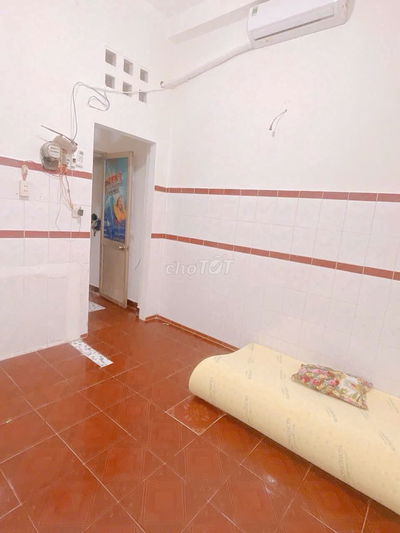 Phòng tầng trệt đầy đủ nội thất gần Cao Thắng Quận 3 tolet trong, Bếp