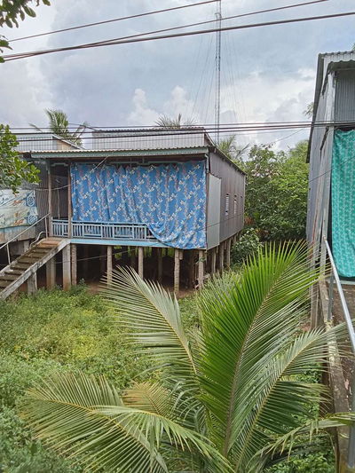 Bán căn nhà sàn gỗ mái tôn