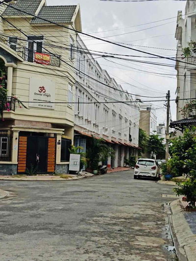 Nhà 3tầng 4pn, Vòng Xoay Phú Hữu, hxh8m, Nguyễn Duy Trinh . hơn 6ty.