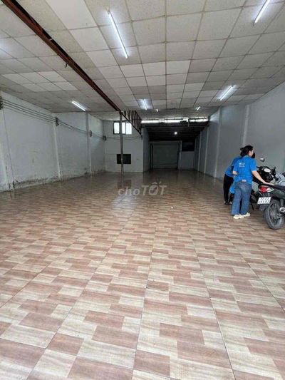 Cho thuê kho 250m2 (10m x 25m) nền lát gạch có sẵn 3 pha