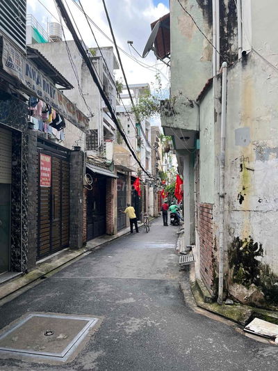 Bán nhà Hẻm xe hơi Thích Quảng Đức 5x10 3 lầu đúc kiên cố
