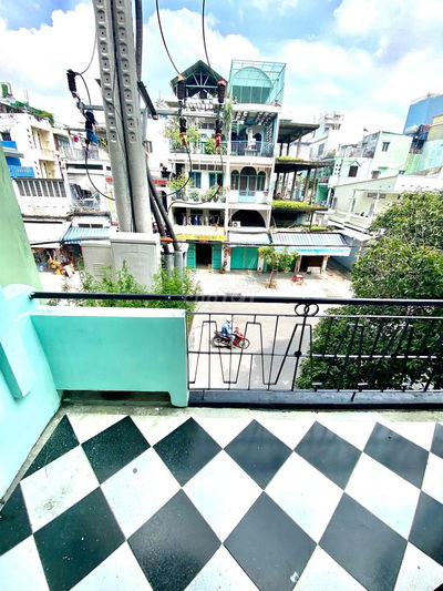 Phòng ban công full nt mặt tiền