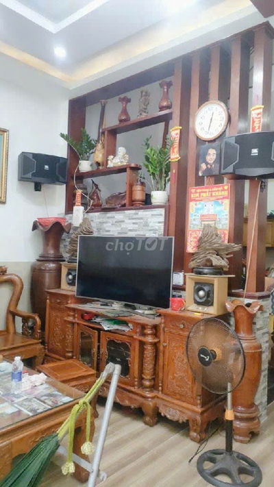 Nhà 4 tầng đường HT10, pHIỆP THÀNH, Q12, dt 70m2 (5mx14m) Hẻm 7m thông